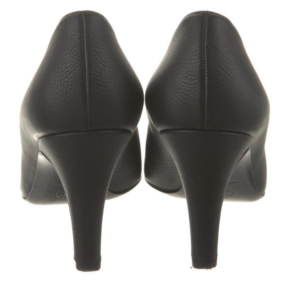 2019 Interlocking CC Logo Chanel Leather Pumps - Picture 5 of 13